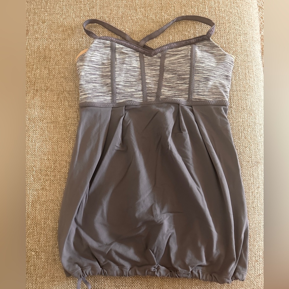 Lululemon top size 6 with built in bra and pads